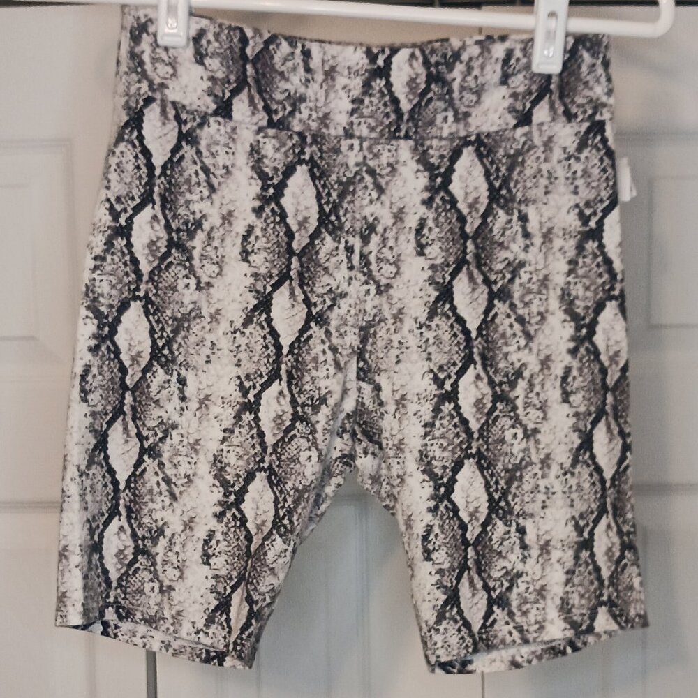 #312 3/$18 - Forever 21 Gray/Black Bike Shorts Size Small